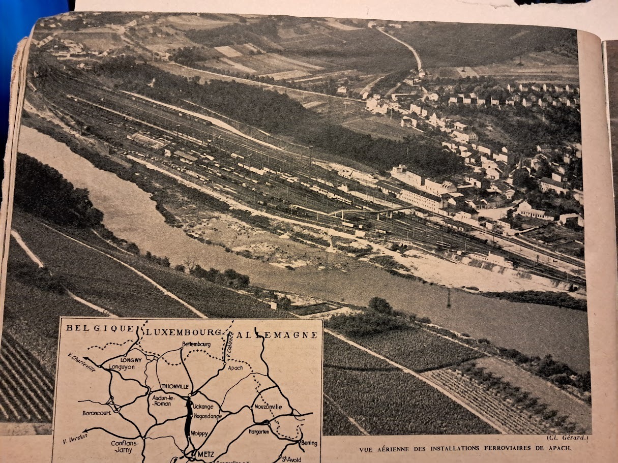 Luftaufnahme der Eisenbahnanlagen von Apach.